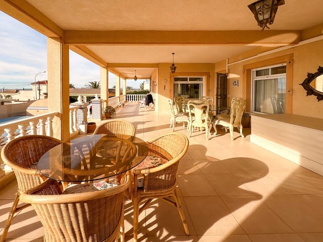 Chalet de 4 habitaciones en Ciudad Quesada, Rojales en venta con piscina garaje - 525.000 € (Ref: 9615326)