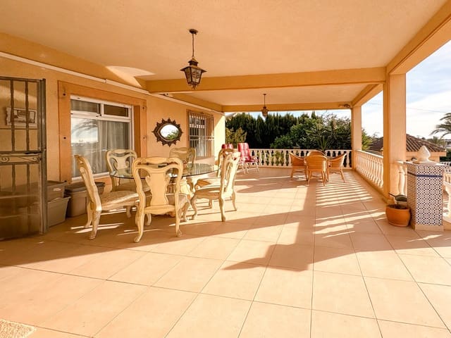 Chalet de 4 habitaciones en Ciudad Quesada, Rojales en venta con piscina garaje - 525.000 € (Ref: 9615326)