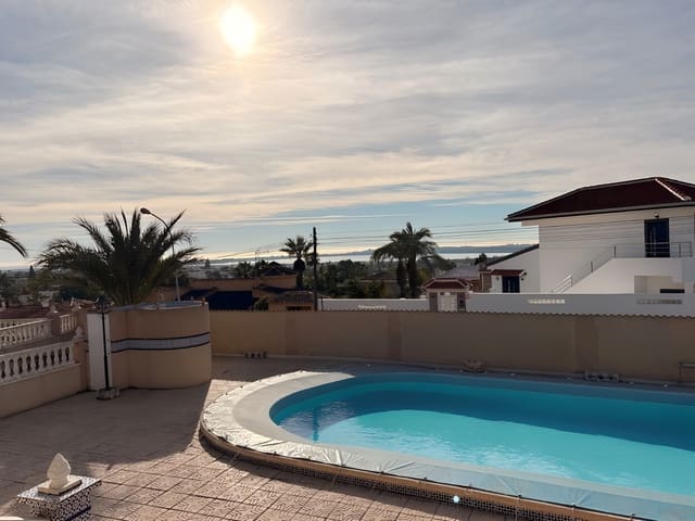 Chalet de 4 habitaciones en Ciudad Quesada, Rojales en venta con piscina garaje - 525.000 € (Ref: 9615326)