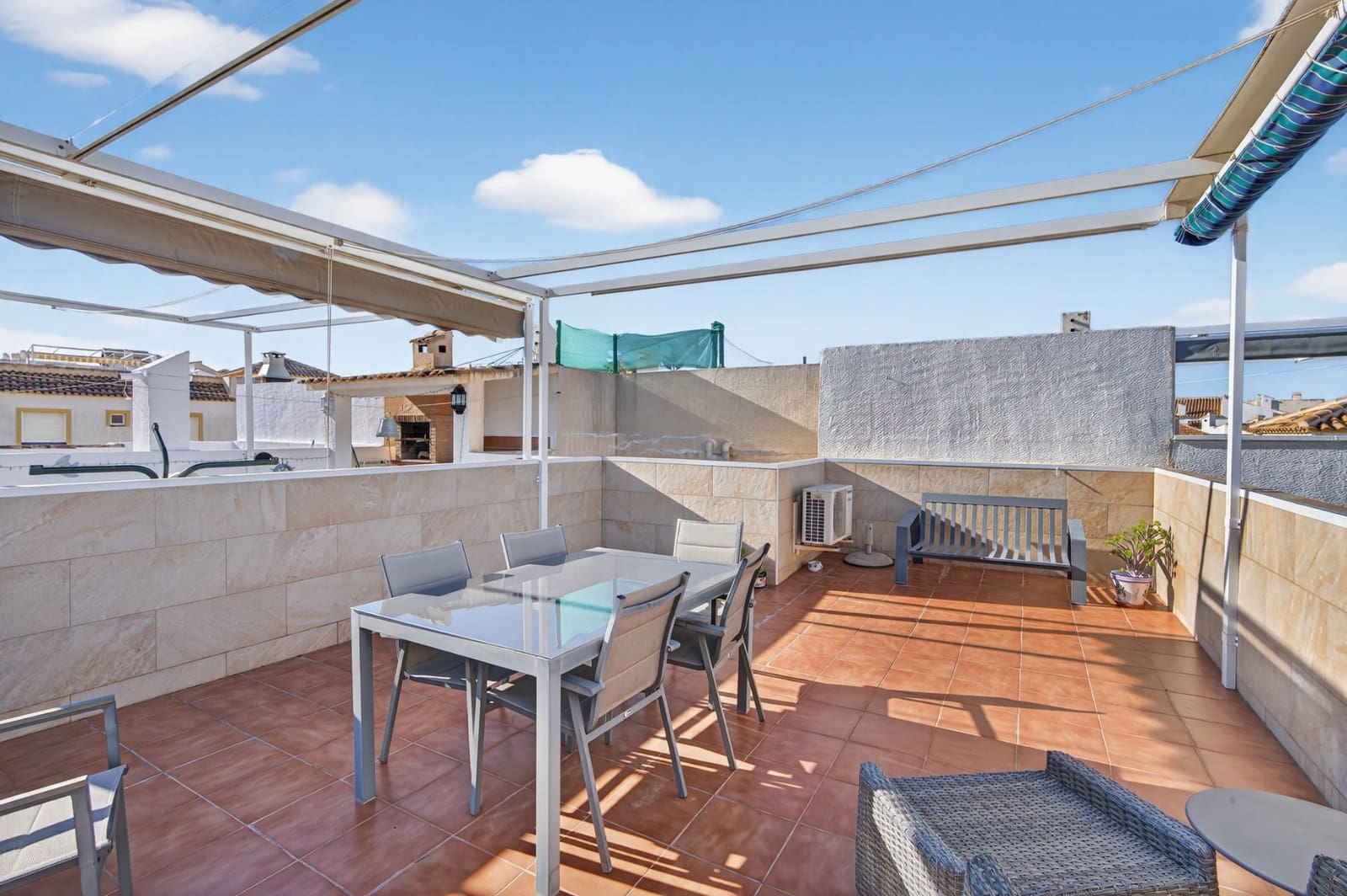 Apartamento de 2 habitaciones en Gran Alacant en venta con piscina garaje - 189.000 € (Ref: 9619128)