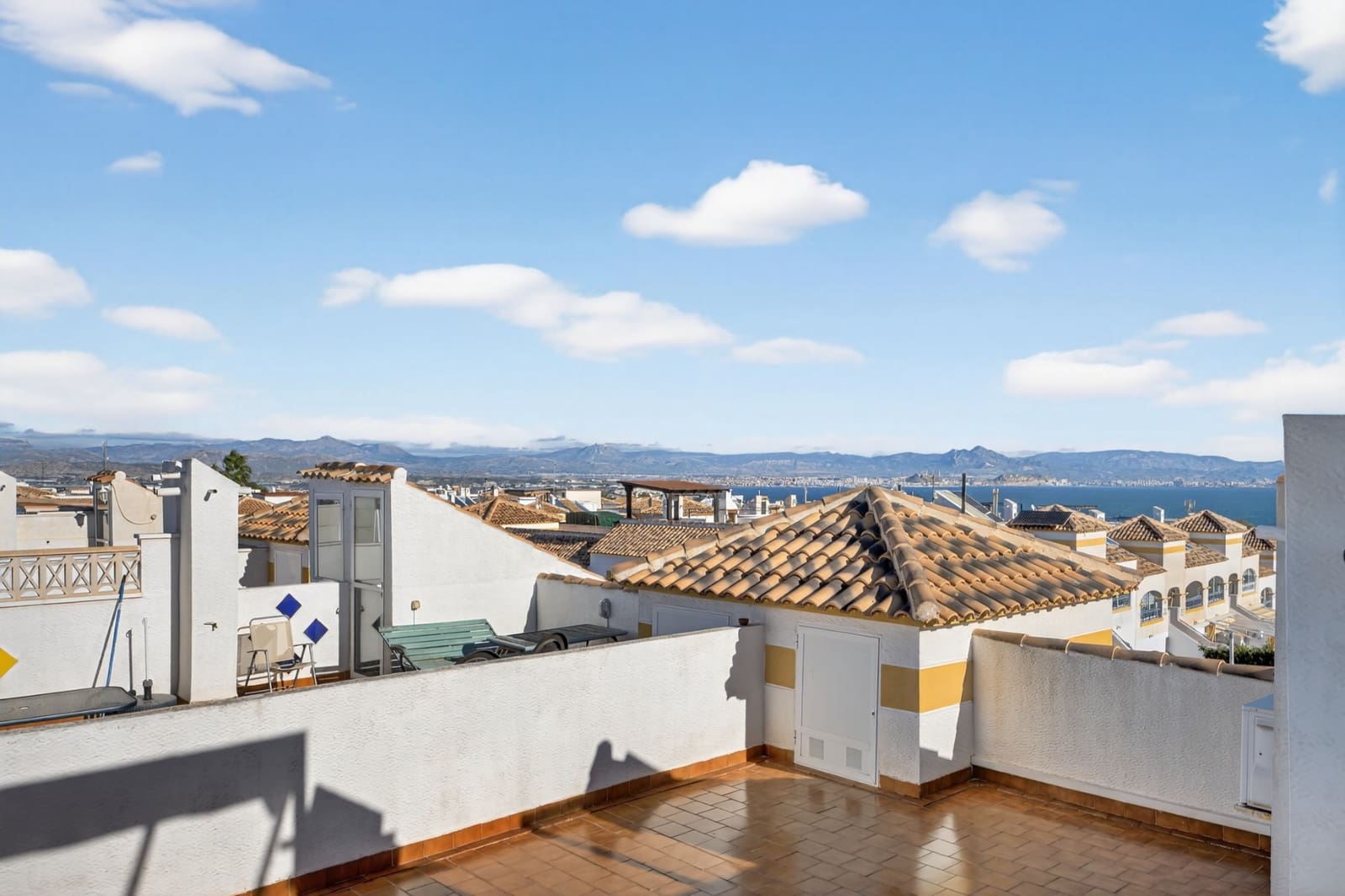 Apartamento de 2 habitaciones en Gran Alacant en venta con piscina garaje - 189.000 € (Ref: 9619128)