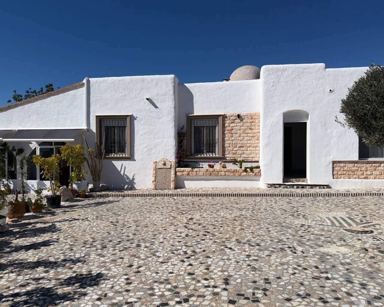 3 bedroom Villa for sale in Ciudad Quesada with pool garage - € 420,000 (Ref: 9619129)