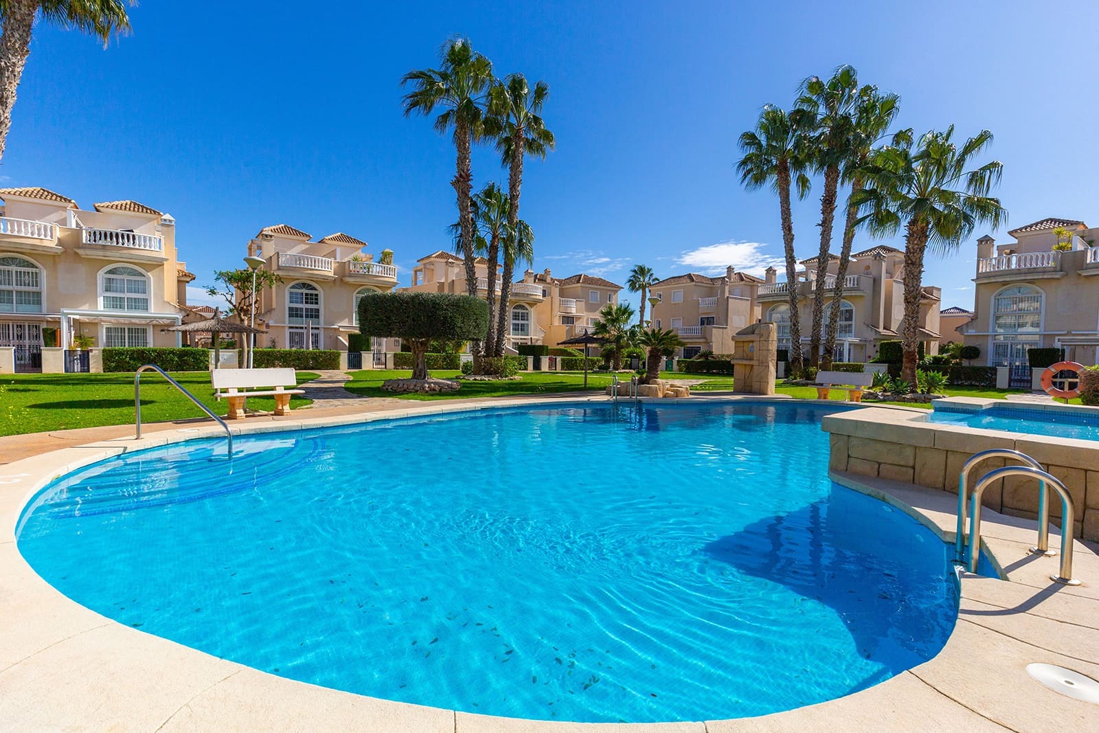 2 makuuhuone Huvila myytävänä paikassa Guardamar del Segura mukana uima-altaan - 250 000 € (Ref: 9622363)