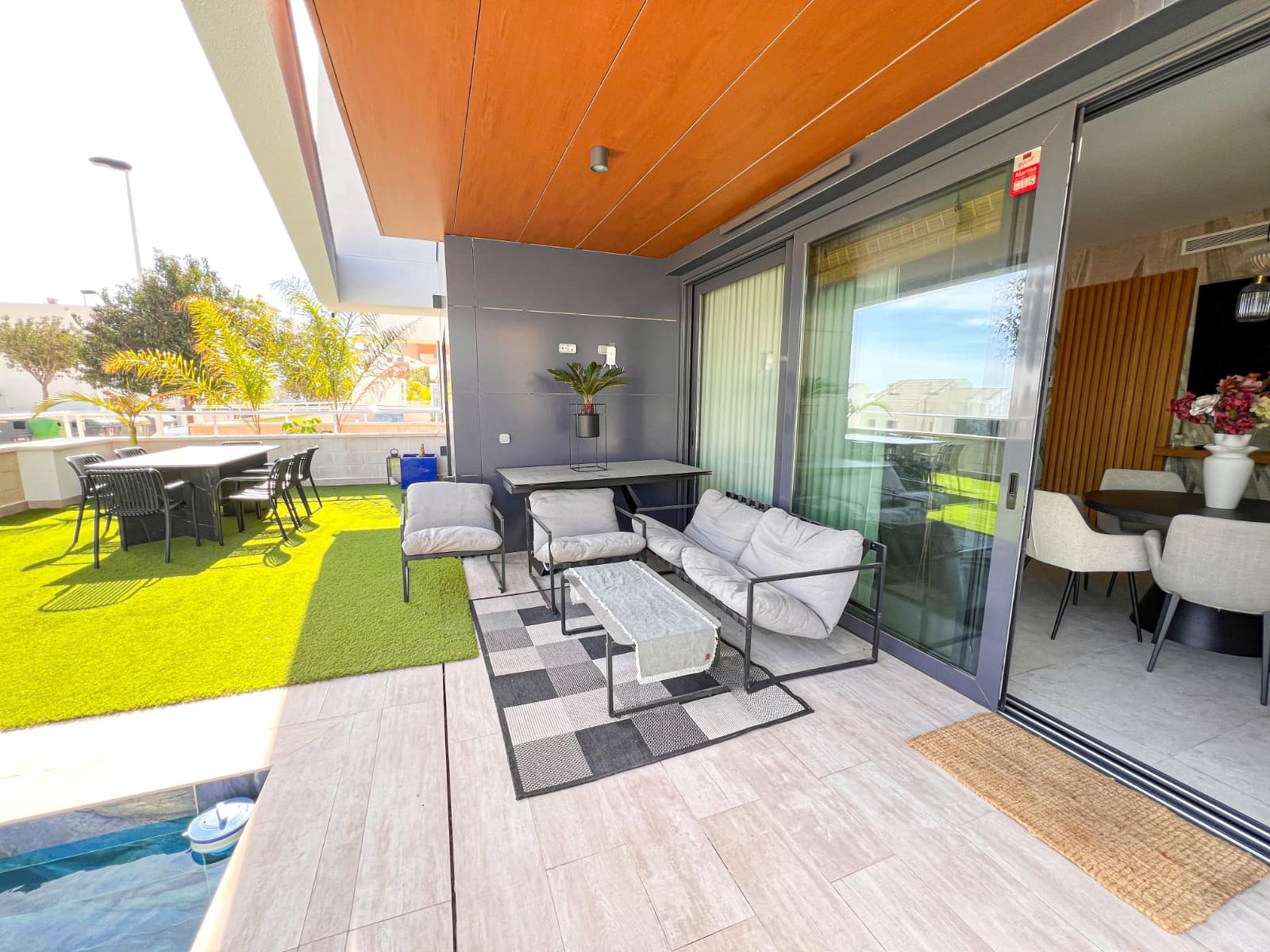 3 chambre Appartement à vendre à Guardamar del Segura avec piscine garage - 399 000 € (Ref: 9629854)