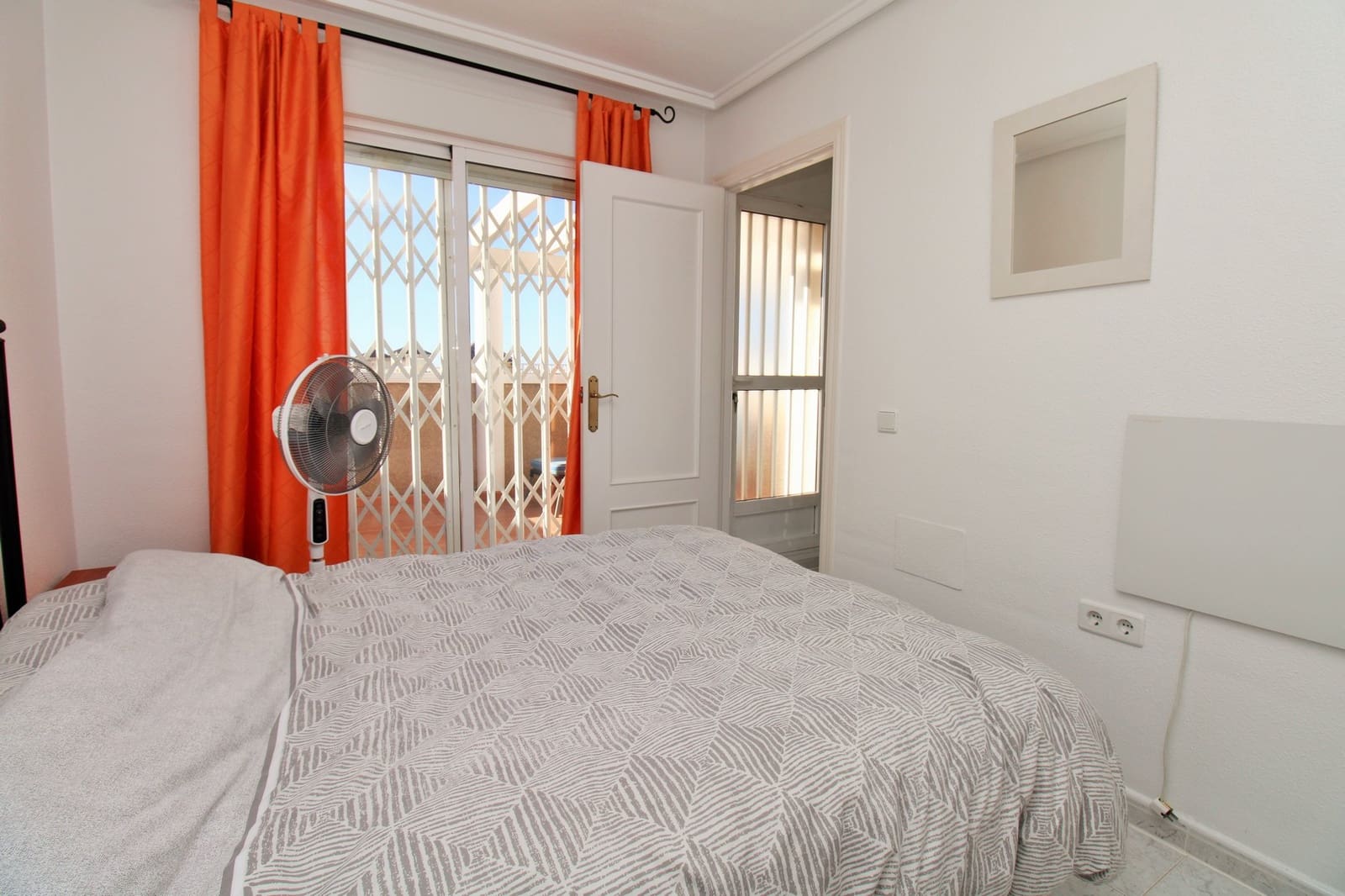 Casa de 3 habitaciones en Playa Flamenca en venta con piscina - 234.900 € (Ref: 9634133)