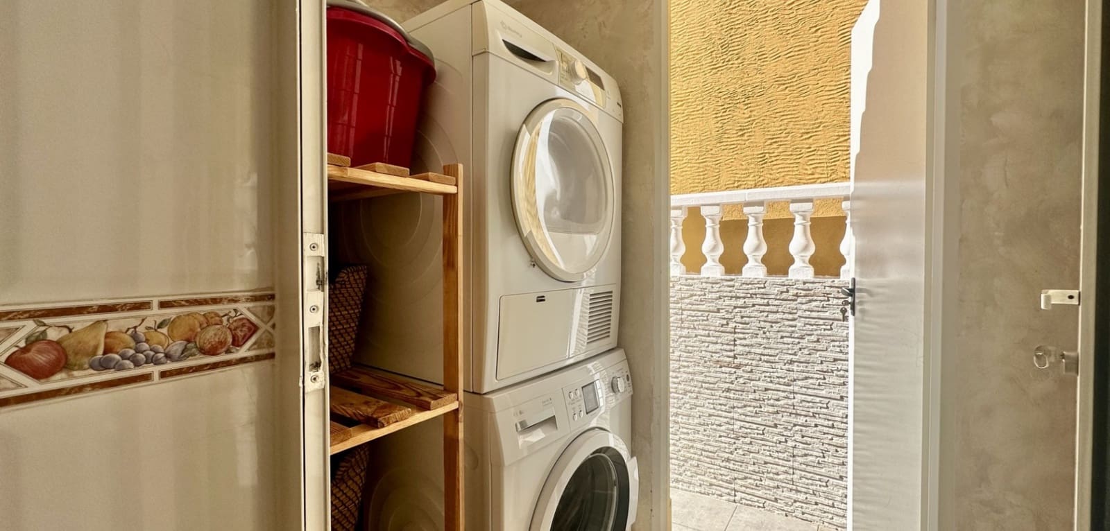 3 bedroom Townhouse for sale in La Florida with pool - € 295,000 (Ref: 9639294)