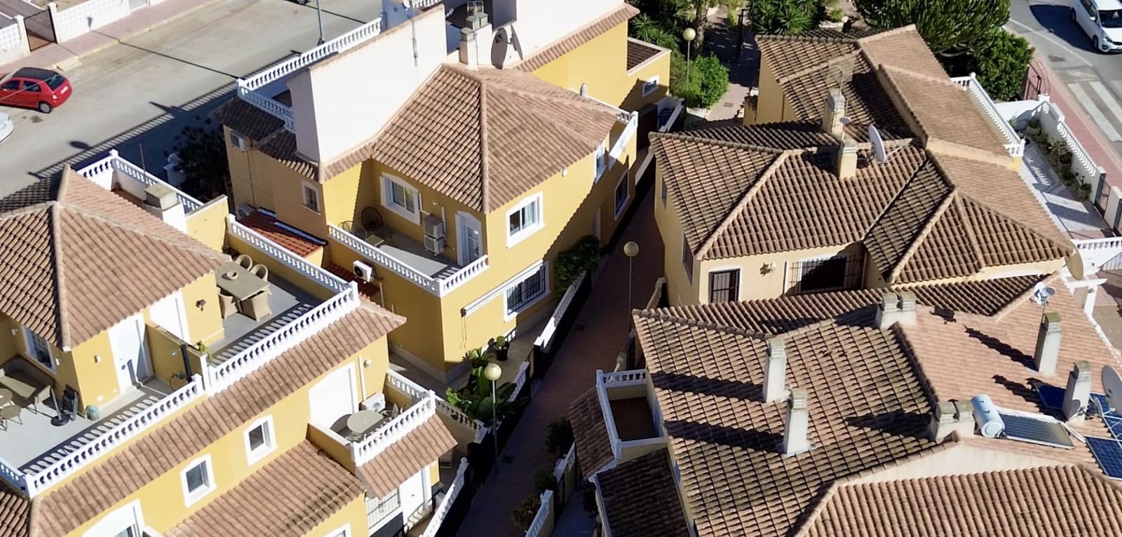 3 bedroom Townhouse for sale in La Florida with pool - € 295,000 (Ref: 9639294)