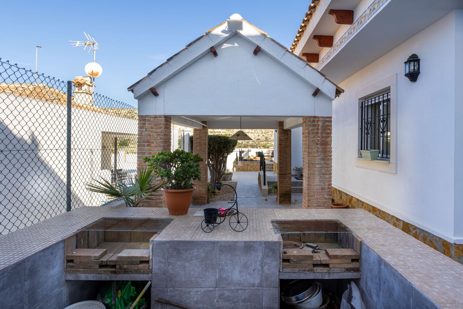 Chalet de 3 habitaciones en Bigastro en venta con garaje - 295.000 € (Ref: 9651593)