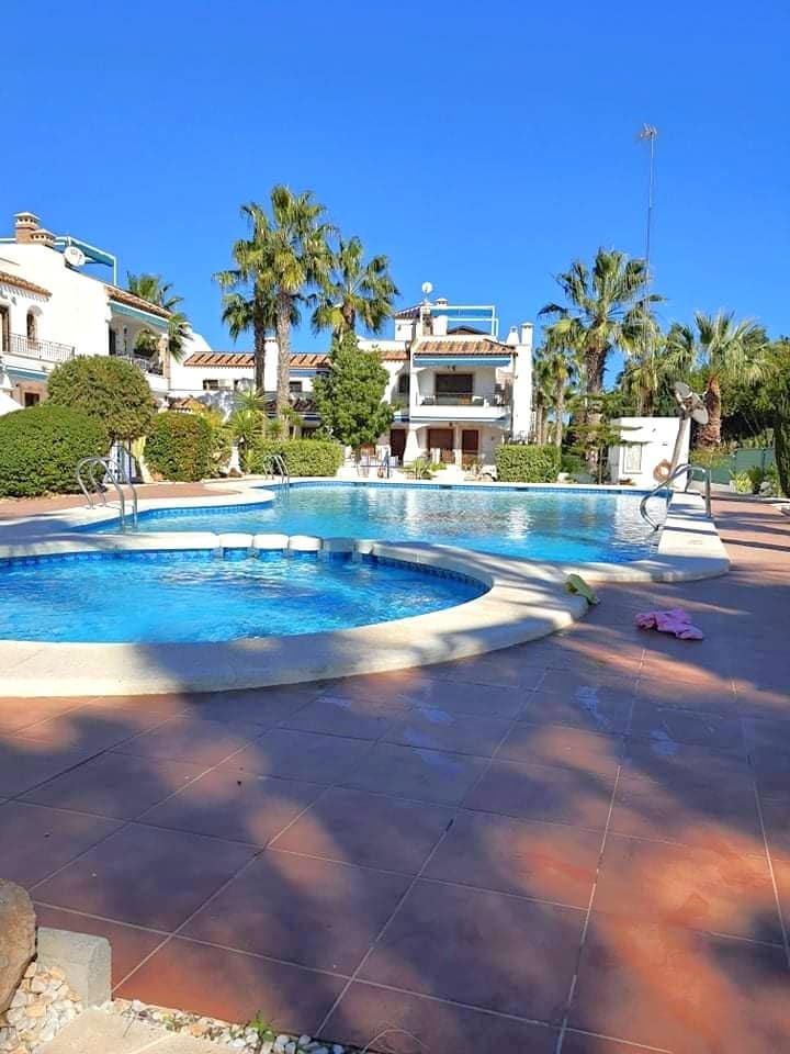 3 soveværelse Byhus til salg i Villamartin med swimmingpool - € 275.000 (Ref: 9655819)