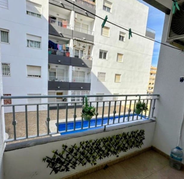 2 sovrum Lägenhet till salu i Torrevieja med pool - 115 000 € (Ref: 9658511)