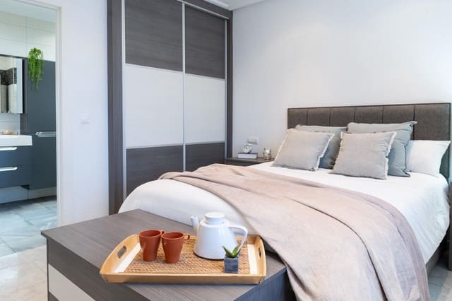 Chalet de 3 habitaciones en Playa Flamenca, Orihuela en venta con piscina garaje - 585.000 € (Ref: 9673993)