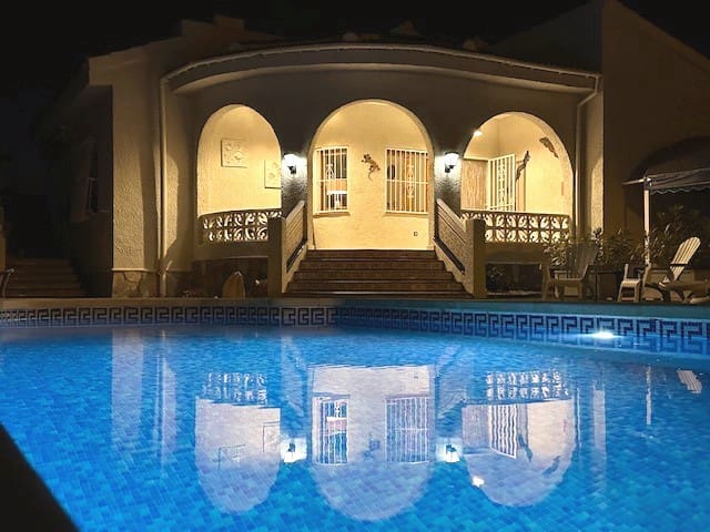 3 bedroom Villa for sale in Pueblo Bravo with pool - € 427,500 (Ref: 9673995)