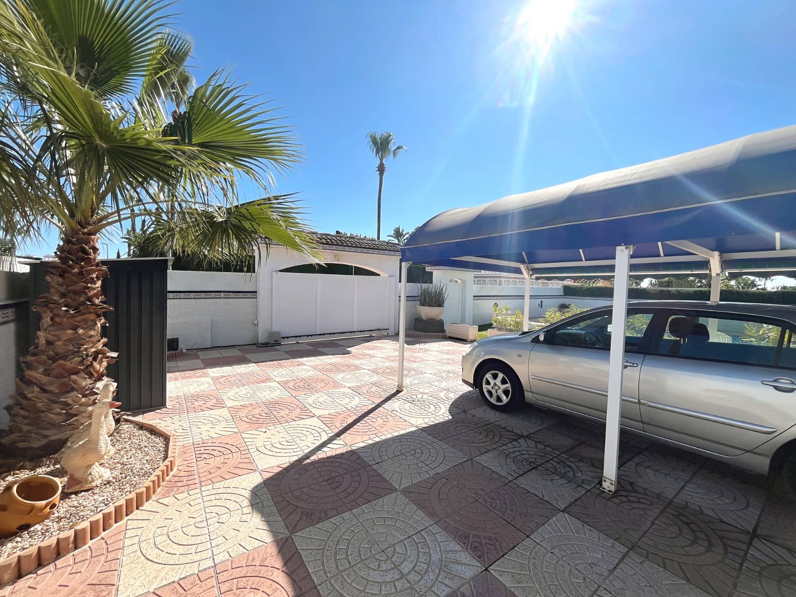 3 bedroom Villa for sale in Pueblo Bravo with pool - € 427,500 (Ref: 9673995)