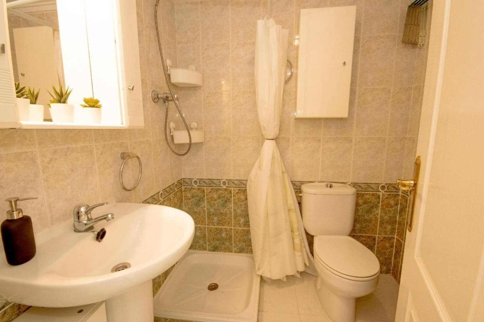 Appartement à vendre à Torrevieja avec piscine - 95 000 € (Ref: 9682410)