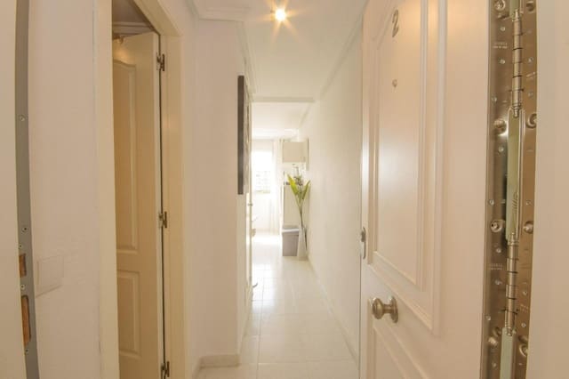 Appartement te koop in Nueva Torrevieja, Torrevieja met zwembad - € 95.000 (Ref: 9682410)