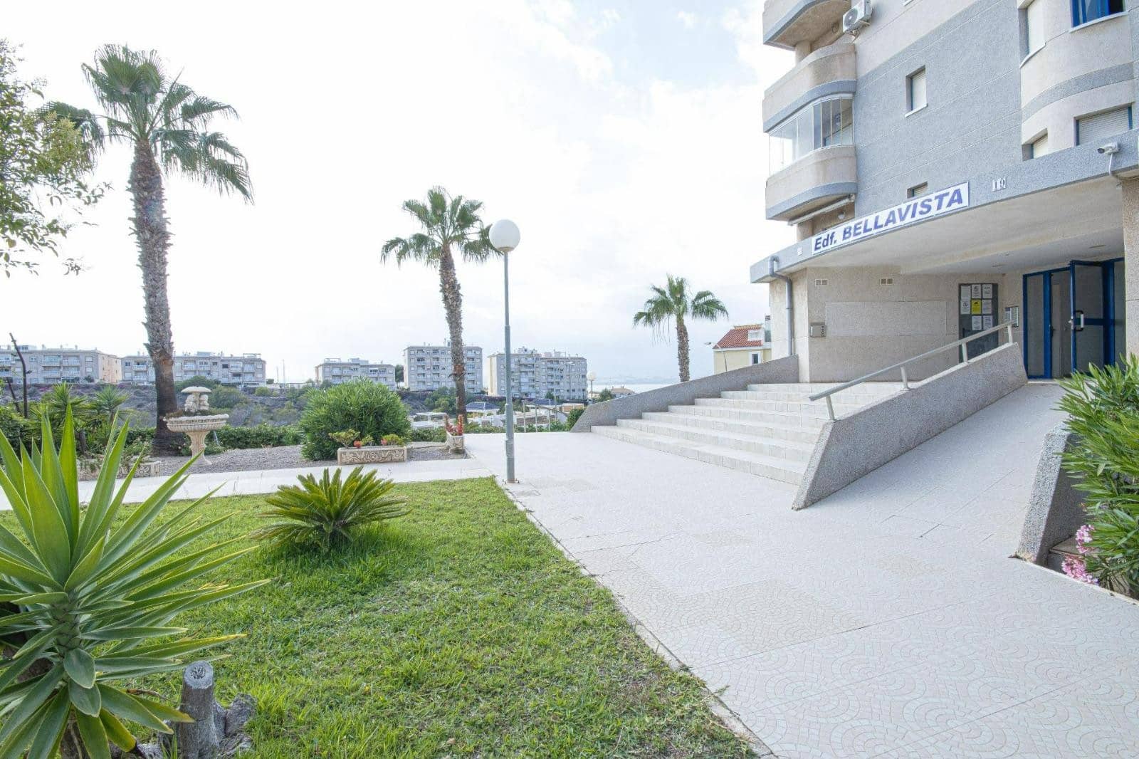 Appartement à vendre à Torrevieja avec piscine - 95 000 € (Ref: 9682410)