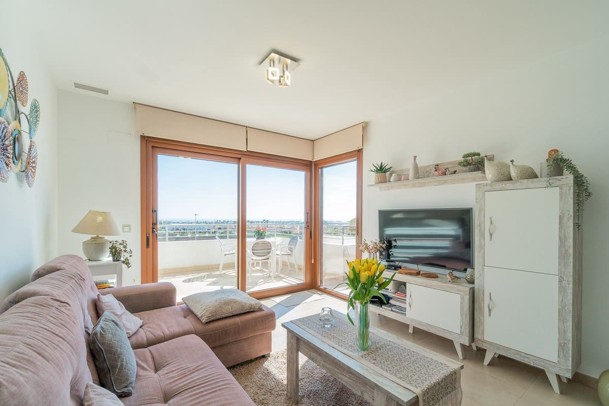 2 bedroom Apartment for sale in Dehesa de Campoamor with pool - € 299,000 (Ref: 9698175)