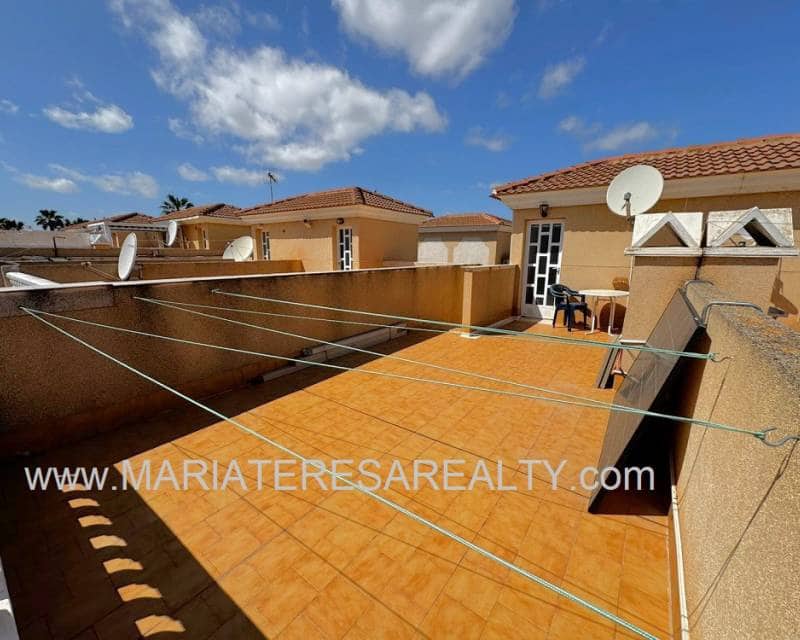2 bedroom Townhouse for sale in Los Alcazares with pool - € 159,900 (Ref: 9726510)