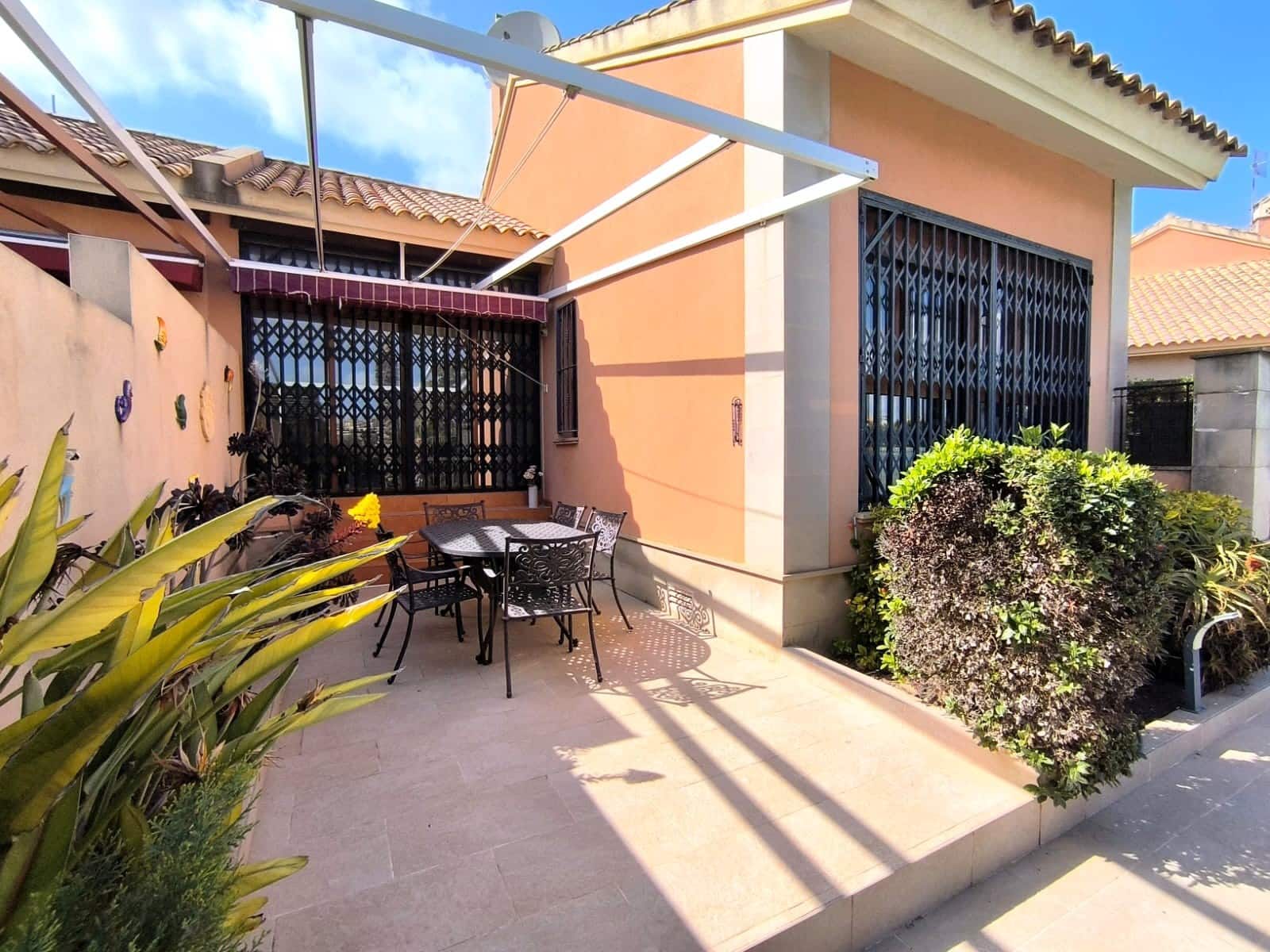 3 bedroom Villa for sale in Algorfa with pool - € 395,000 (Ref: 9727687)