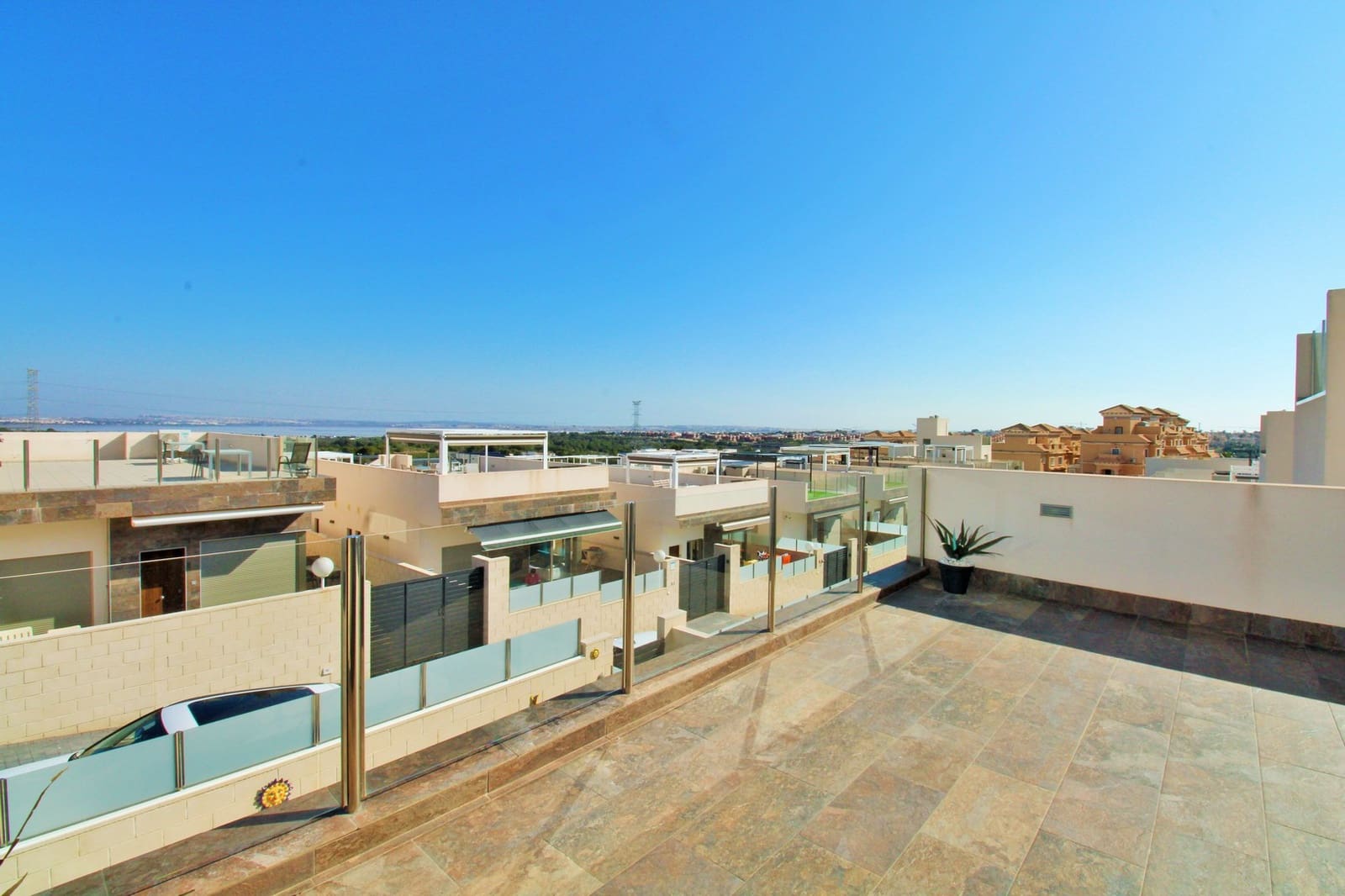 Chalet de 3 habitaciones en Villamartin en venta con piscina - 375.000 € (Ref: 9729235)