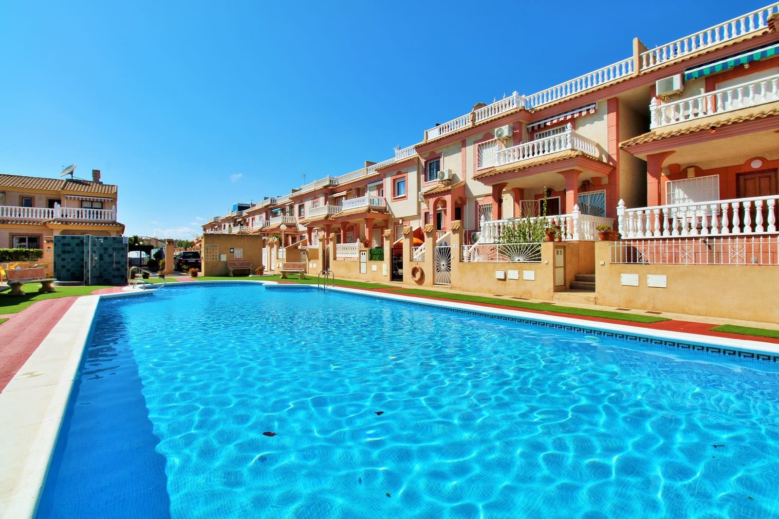 Casa de 3 habitaciones en Playa Flamenca en venta con piscina - 249.950 € (Ref: 9729238)