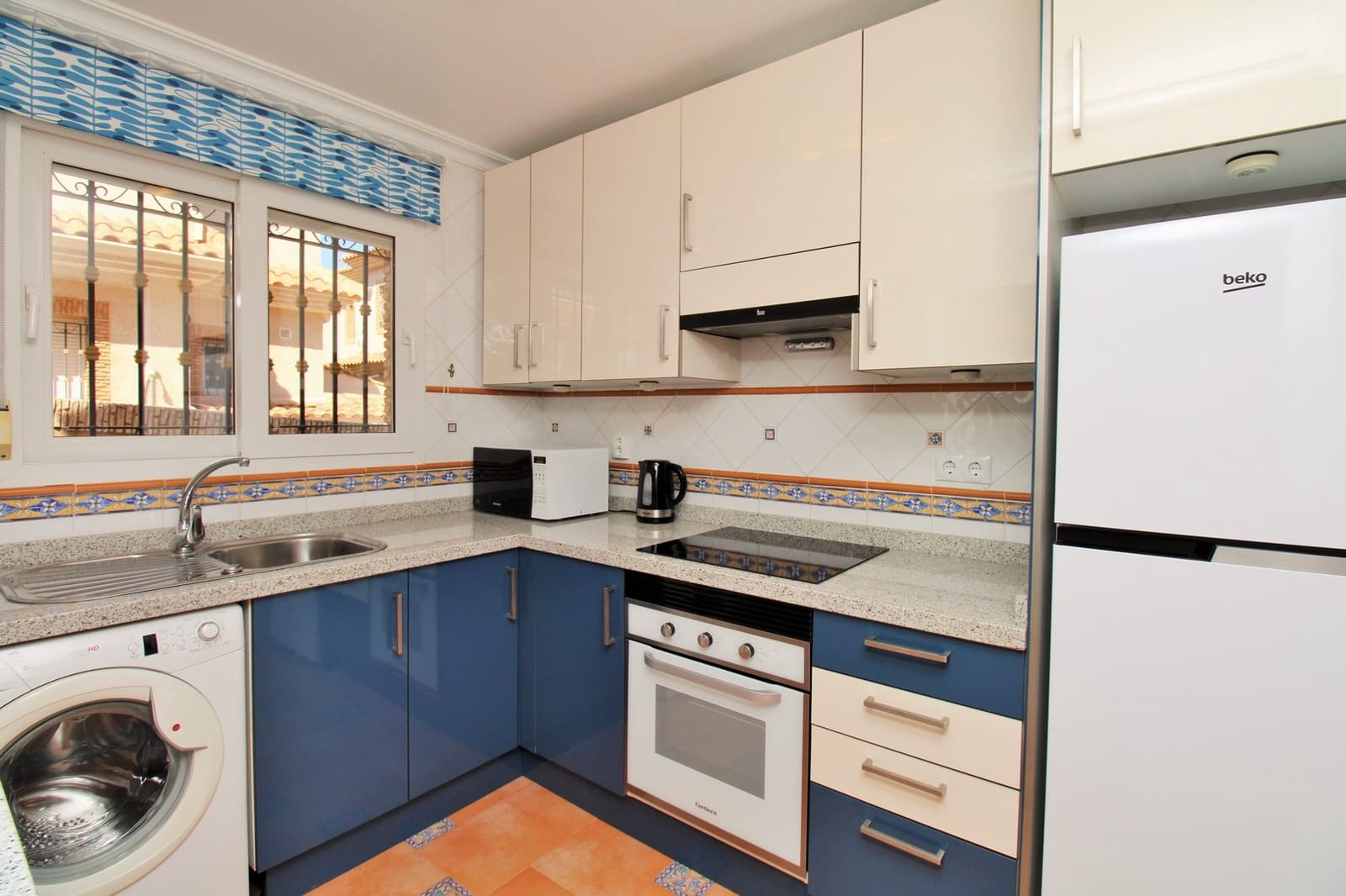 Casa de 3 habitaciones en Playa Flamenca en venta con piscina - 249.950 € (Ref: 9729238)
