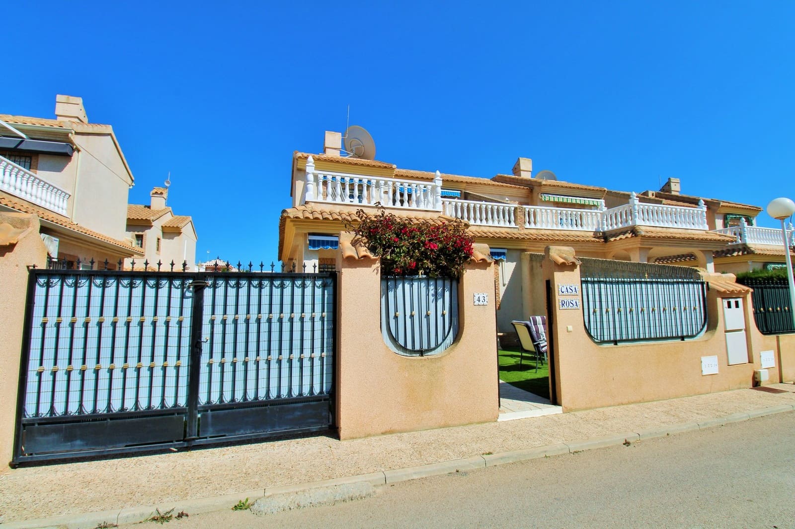 Casa de 3 habitaciones en Playa Flamenca en venta con piscina - 249.950 € (Ref: 9729238)