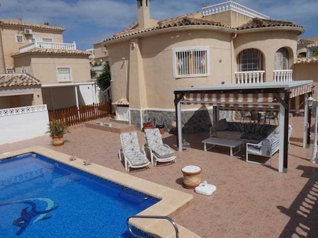 3 bedroom Villa for sale in La Marina, Elche / Elx with pool garage - € 360,000 (Ref: 9729240)
