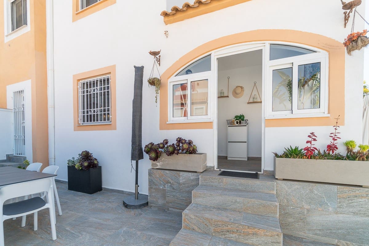 2 bedroom Townhouse for sale in El Limonar with pool - € 209,900 (Ref: 9735358)