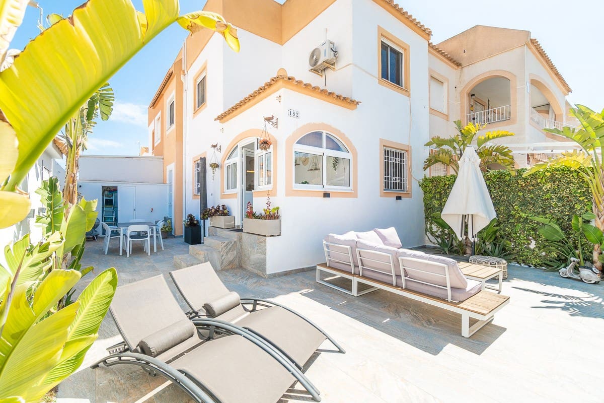 2 bedroom Townhouse for sale in El Limonar with pool - € 209,900 (Ref: 9735358)