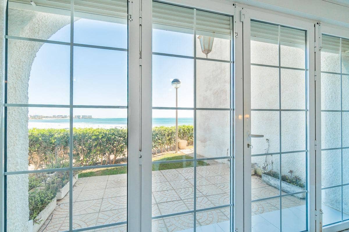 Chalet de 2 habitaciones en Playa Flamenca en venta con piscina - 390.000 € (Ref: 9741599)