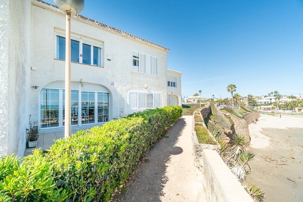 Chalet de 2 habitaciones en Playa Flamenca en venta con piscina - 390.000 € (Ref: 9741599)