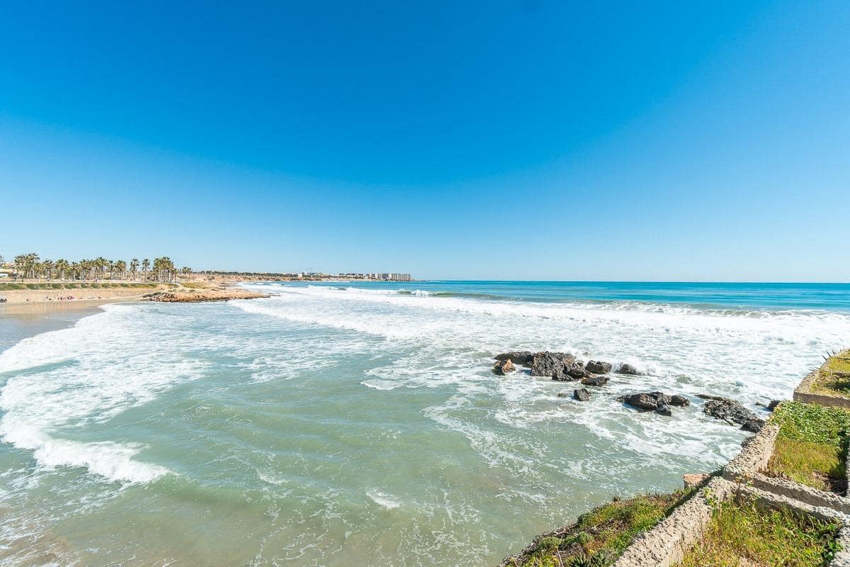 Chalet de 2 habitaciones en Playa Flamenca en venta con piscina - 390.000 € (Ref: 9741599)