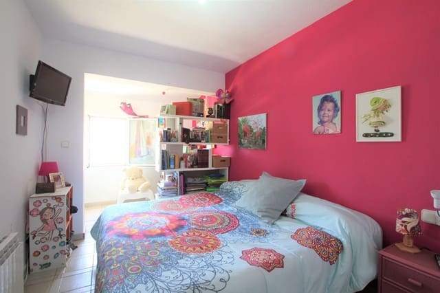 Casa de 3 habitaciones en Villamartin, Orihuela en venta con piscina - 279.900 € (Ref: 9744097)