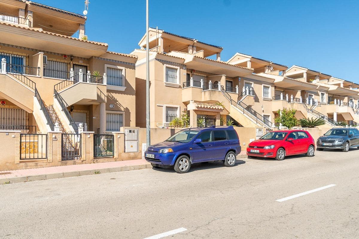 2 bedroom Apartment for sale in Villamartin with pool - € 159,000 (Ref: 9751801)