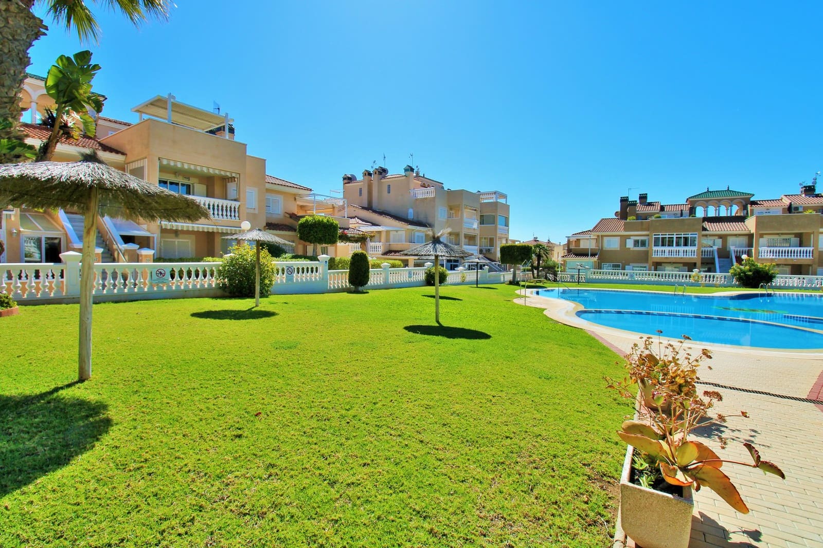 2 bedroom Apartment for sale in Playa Flamenca with pool - € 199,995 (Ref: 9780292)