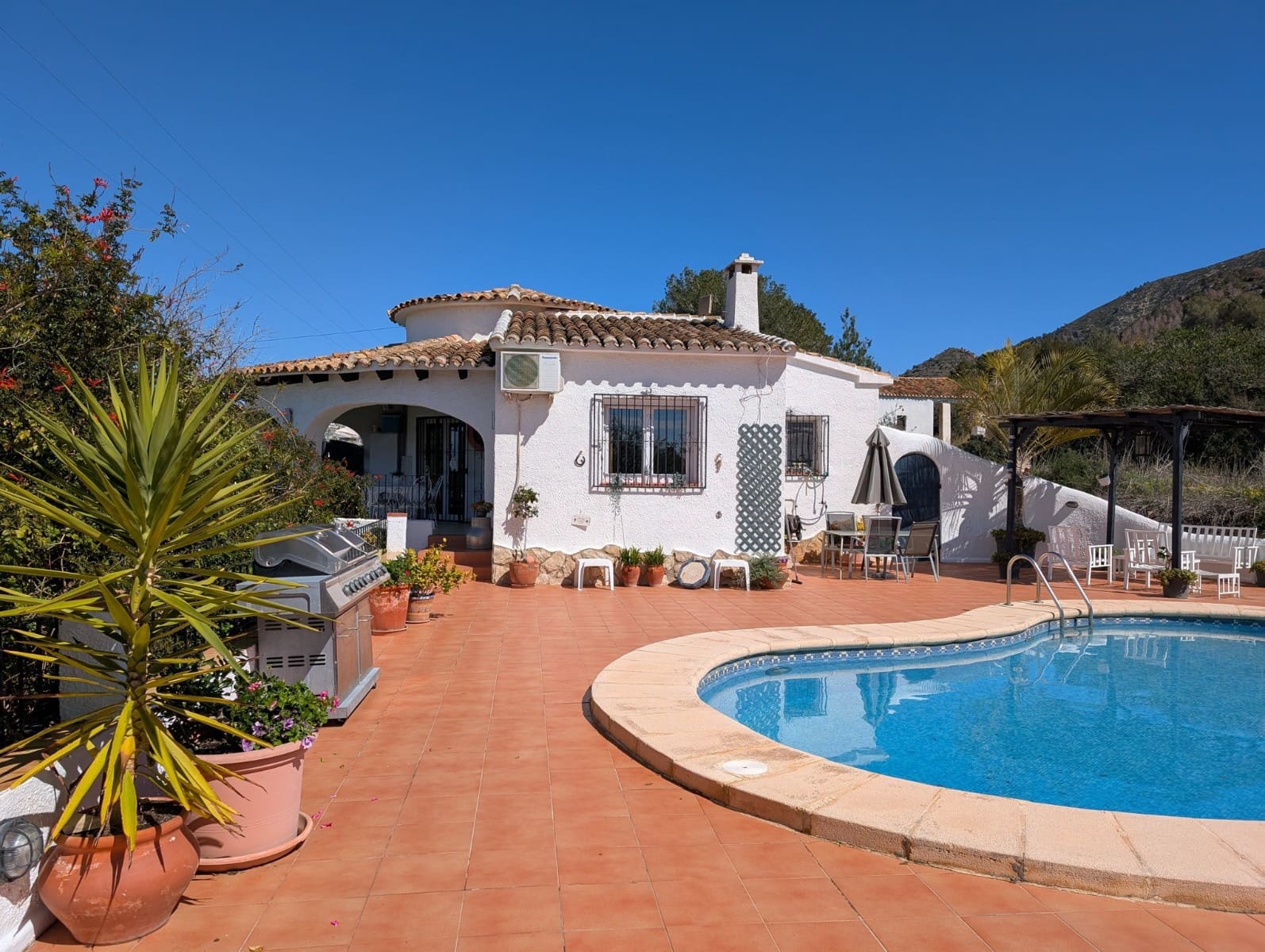 Chalet de 2 habitaciones en Benitachell / Benitatxell en venta con piscina garaje - 450.000 € (Ref: 9790830)