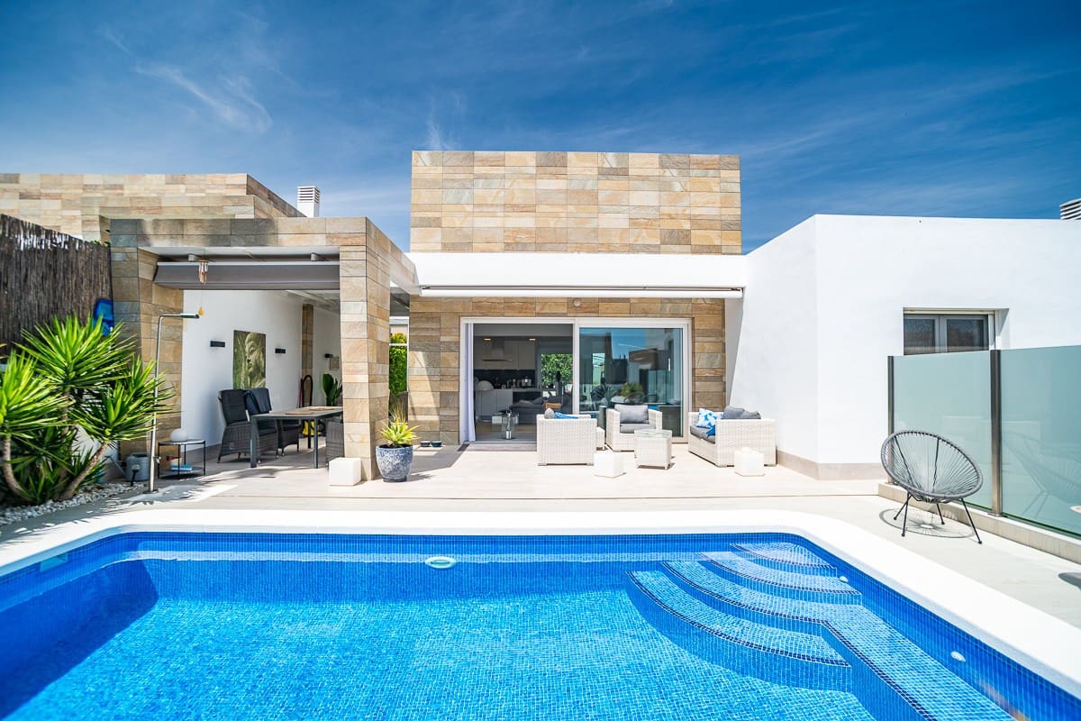 Chalet de 3 habitaciones en Algorfa en venta con piscina - 585.000 € (Ref: 9796615)