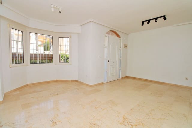 3 bedroom Townhouse for sale in Villamartin, Orihuela with pool - € 229,000 (Ref: 9796627)