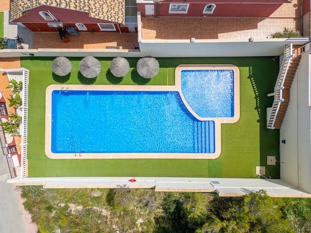 3 soverom Villa til salgs i Villamartin, Orihuela med svømmebasseng garasje - € 269 800 (Ref: 9801279)