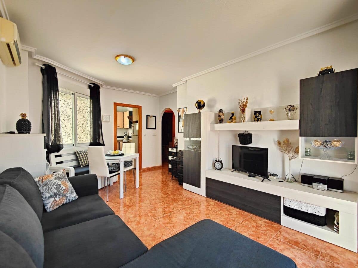 1 slaapkamer Appartement te koop in Torrevieja met garage - € 139.000 (Ref: 9801280)