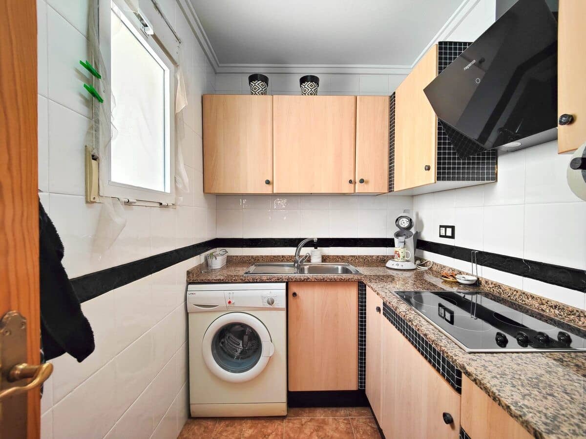 1 slaapkamer Appartement te koop in Torrevieja met garage - € 139.000 (Ref: 9801280)