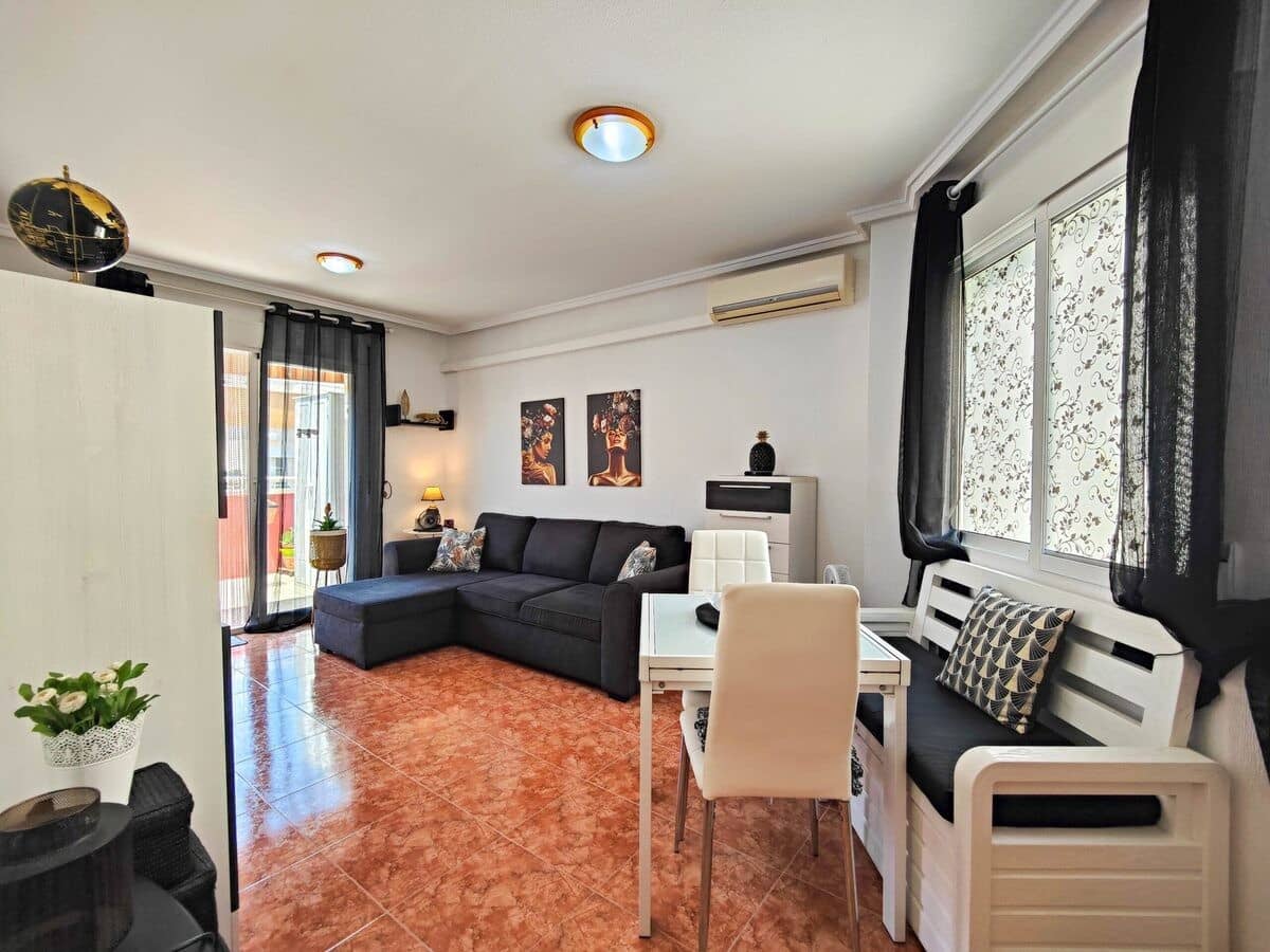 1 slaapkamer Appartement te koop in Torrevieja met garage - € 139.000 (Ref: 9801280)