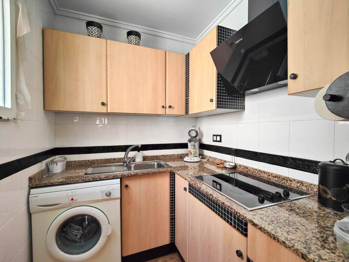 1 slaapkamer Appartement te koop in Torrevieja met garage - € 139.000 (Ref: 9801280)