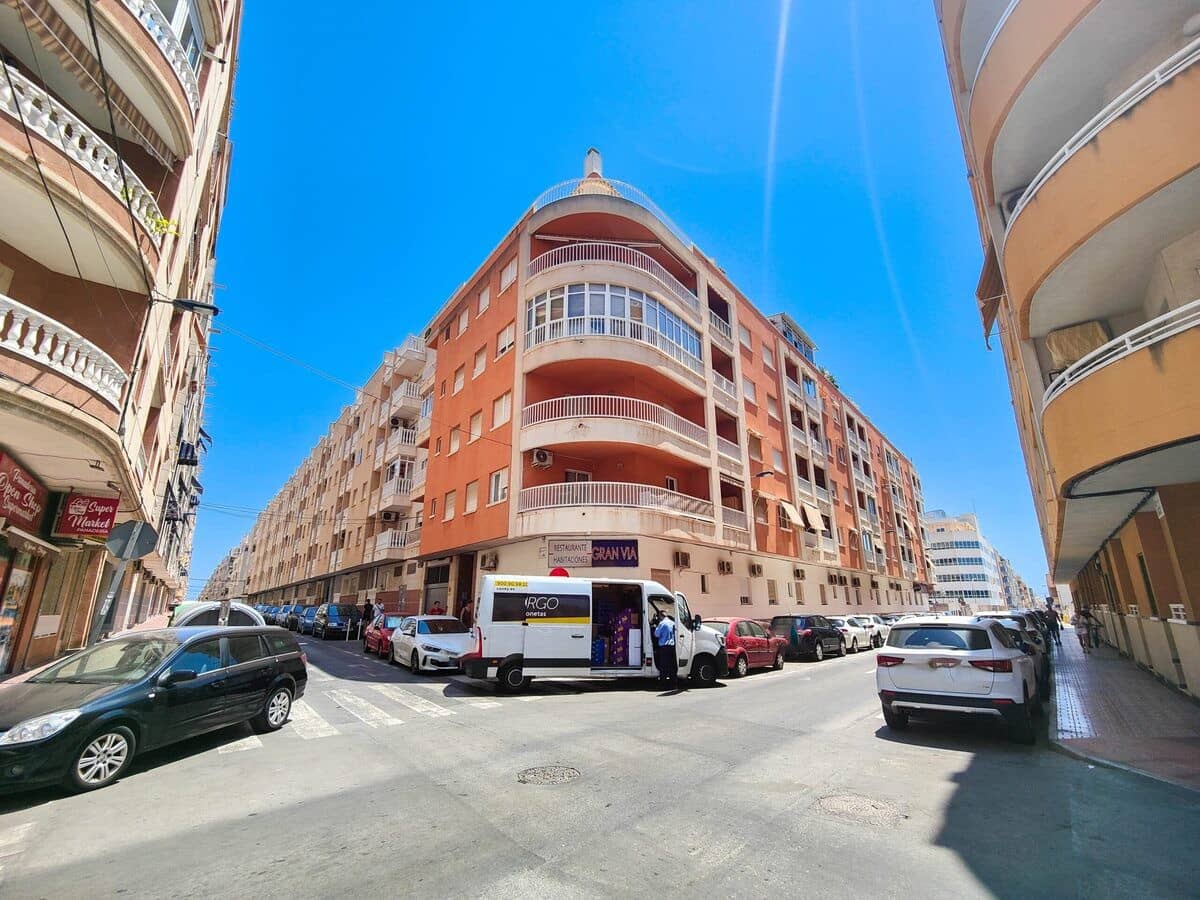 1 slaapkamer Appartement te koop in Torrevieja met garage - € 139.000 (Ref: 9801280)