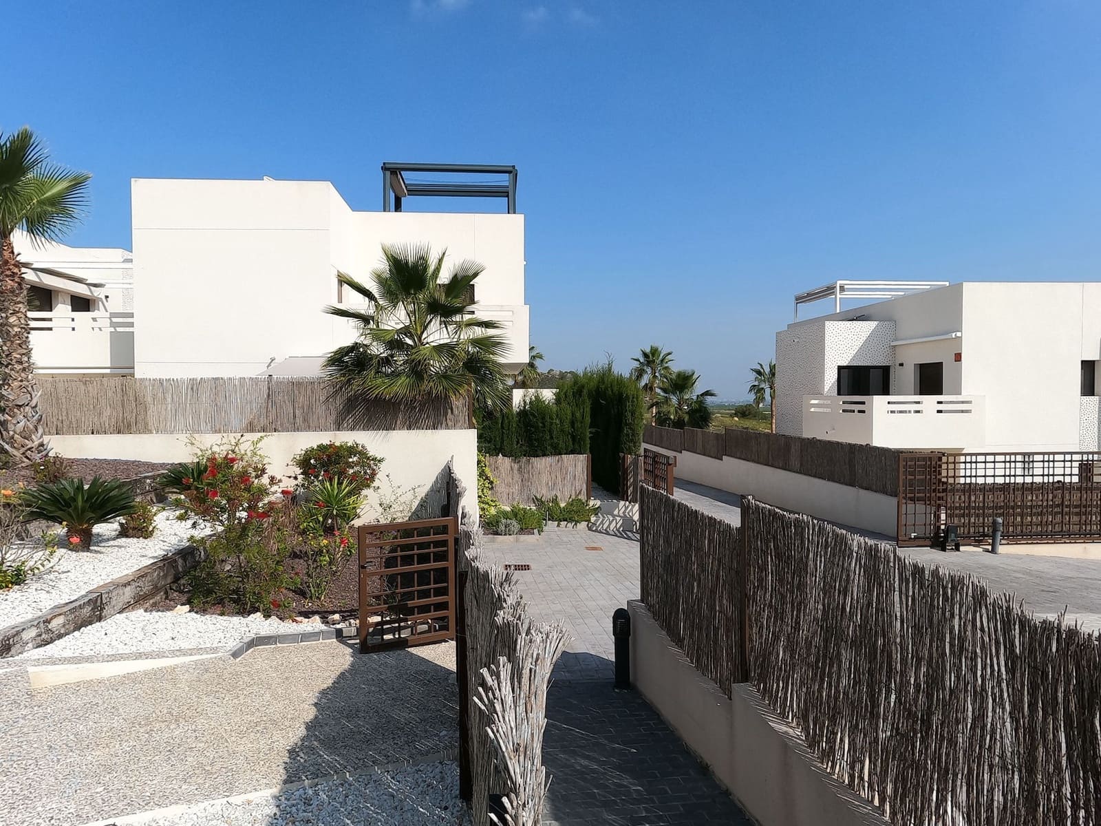 2 bedroom Apartment for sale in Algorfa with pool - € 267,500 (Ref: 9811385)
