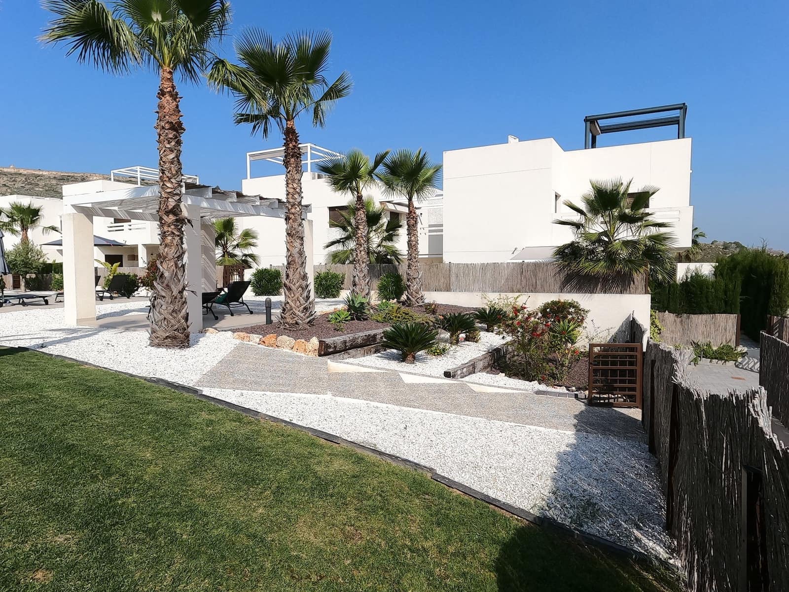 2 bedroom Apartment for sale in Algorfa with pool - € 267,500 (Ref: 9811385)