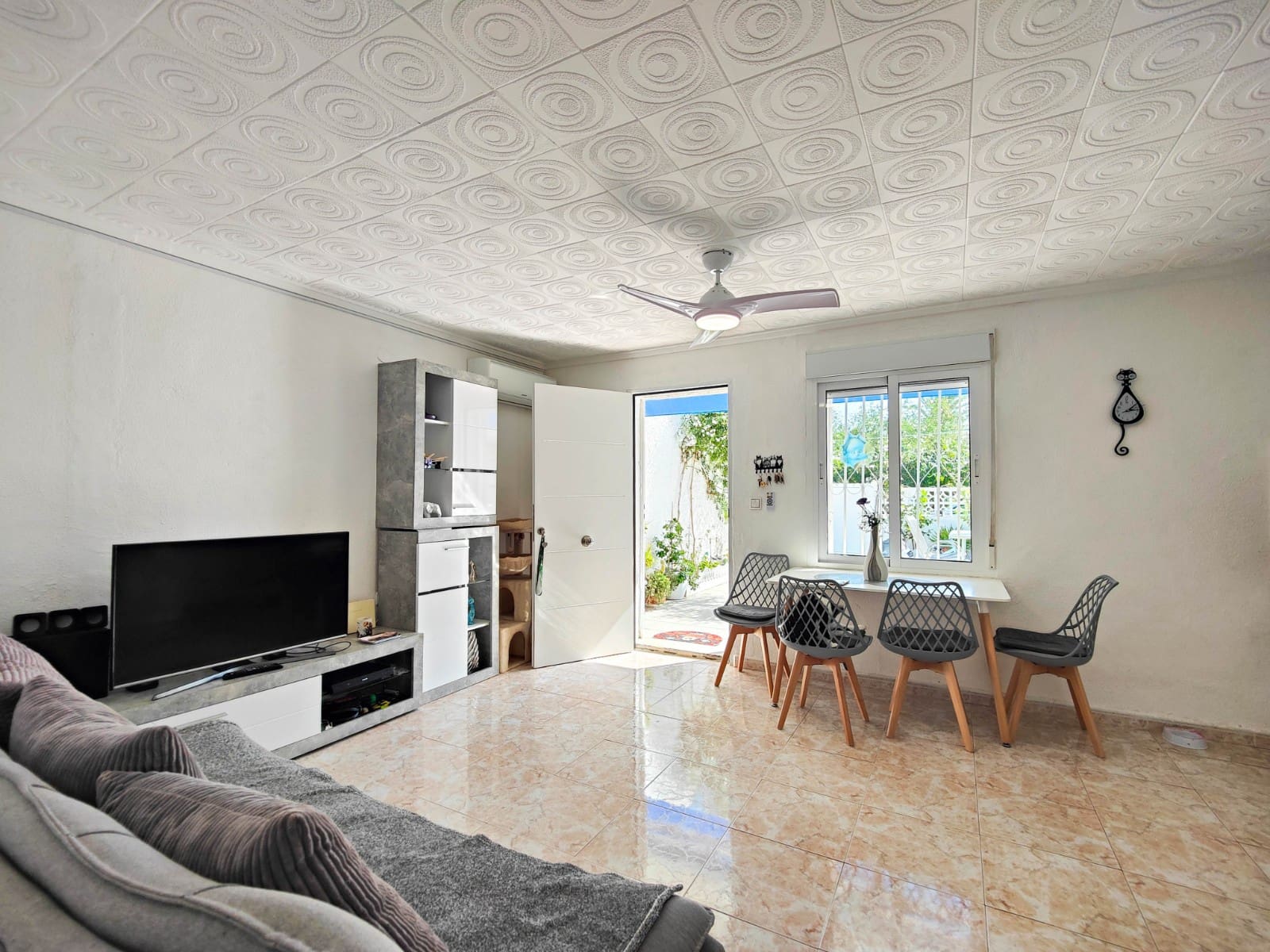 2 makuuhuone Omakotitalo myytävänä paikassa Torrevieja - 129 900 € (Ref: 9811388)