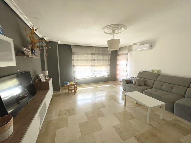 4 bedroom Apartment for sale in Ciudad Quesada, Rojales with pool - € 145,000 (Ref: 9811390)
