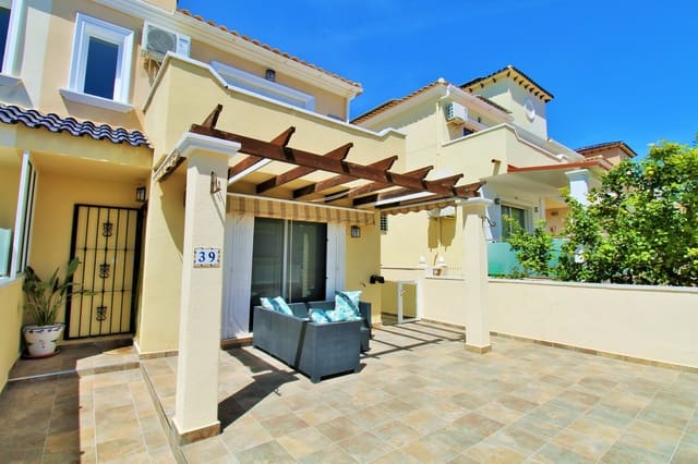 3 soveværelse Byhus til salg i Villamartin, Orihuela med swimmingpool - € 219.000 (Ref: 9831066)